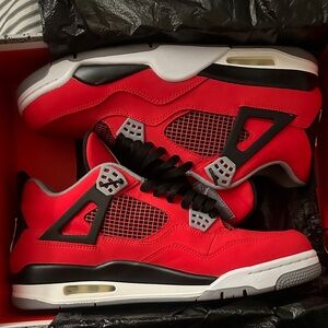 Jordan 4 Toro